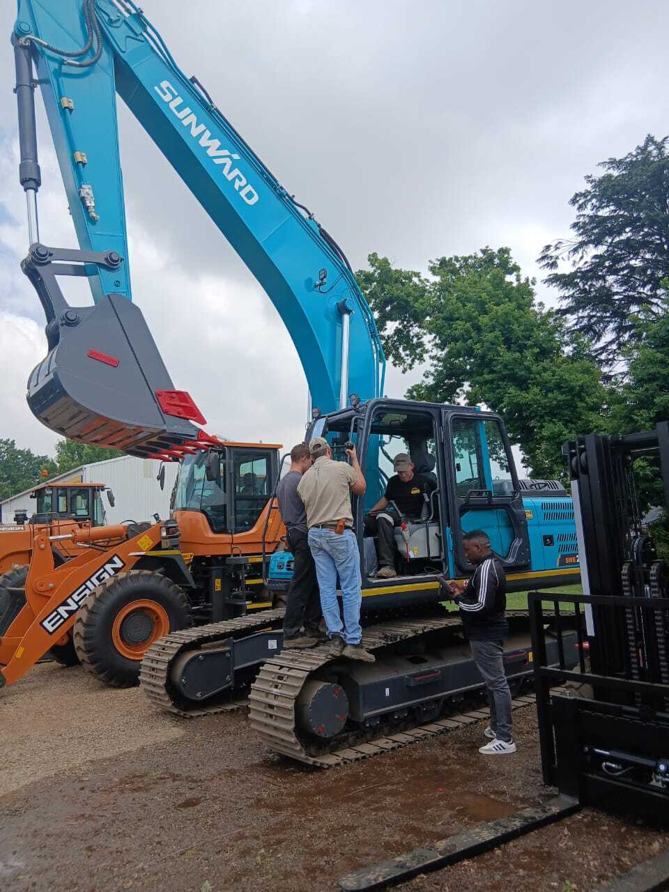 Diagnostic Machine Demonstration – Master CV and Thinkool Expert 399 on Earth Moving Machines