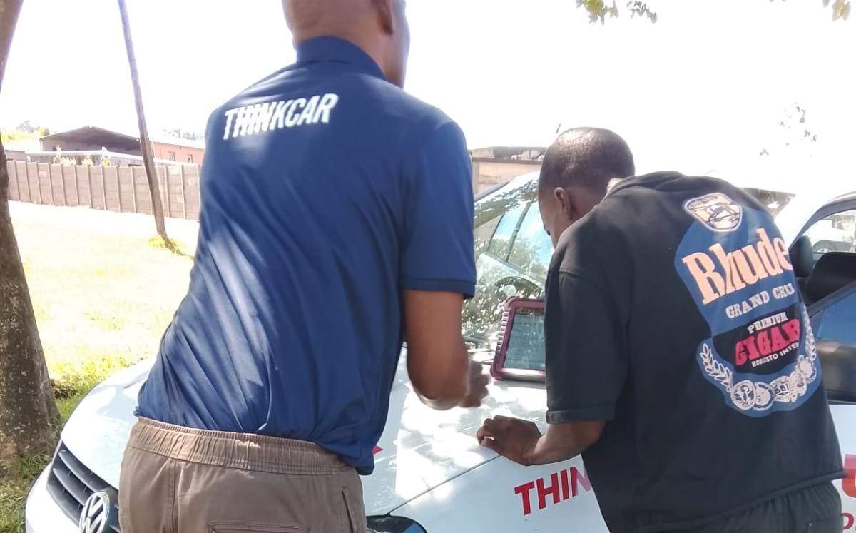 Jethro and Vector Steenkamp Street Thinktool Expert 391 Jethro and Vector Steenkamp Street Thinktool Expert 391